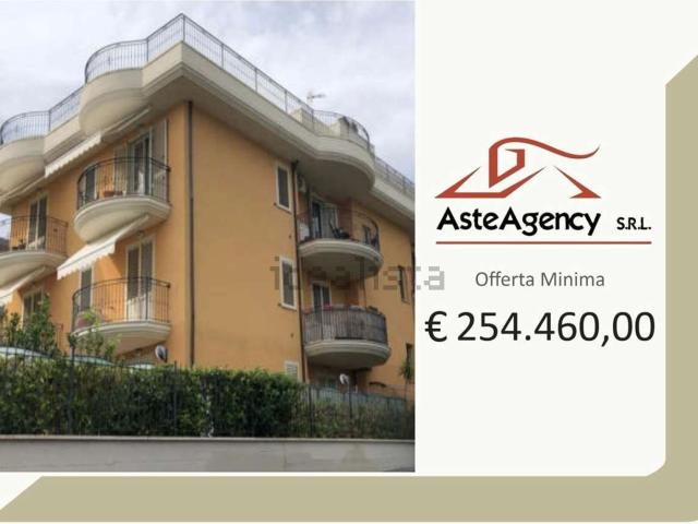 Appartamento in vendita di 119 m² in Via Salvo D&apos Acquisto, 15