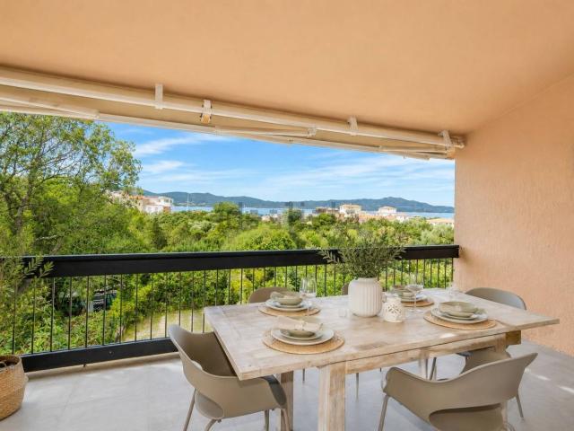 Appartamento in vendita di 119 m² in Via Porto Rotondo