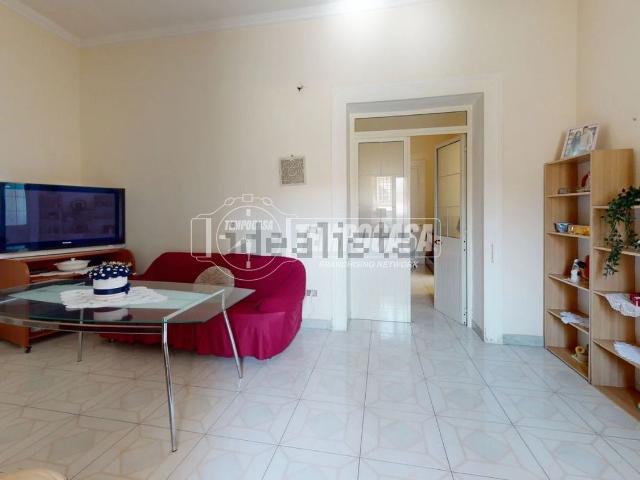Appartamento in vendita di 119 m² in Via Roberto d&apos Angiò, 29