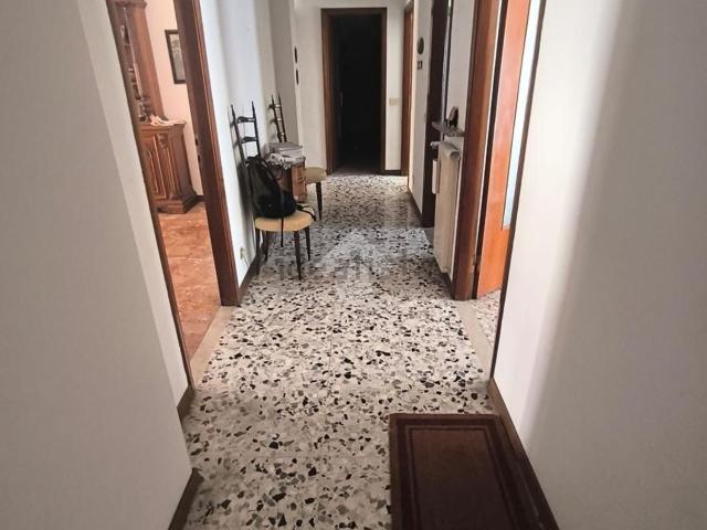 Appartamento in vendita di 119 m² in Viale Dante Alighieri, 130