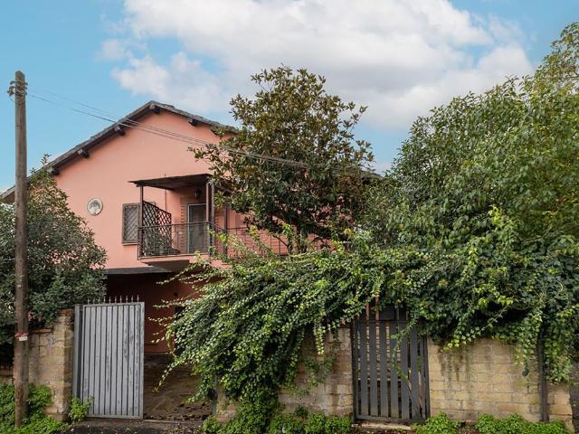 Appartamento in vendita di 120 m² in Via Colle di Tora
