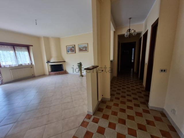 Appartamento in vendita di 120 m² in Via Colleprata