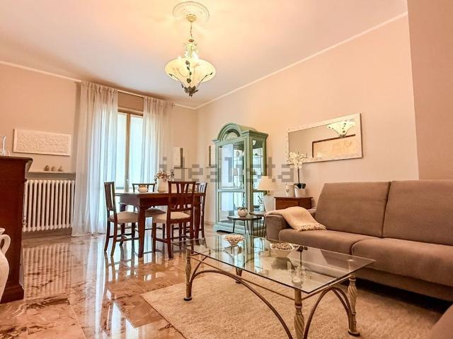 Appartamento in vendita di 120 m² in Via Combattenti Ed Alleati