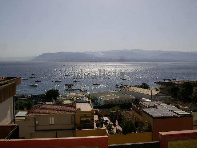 Appartamento in vendita di 120 m² in Via Consolare Pompea, 45