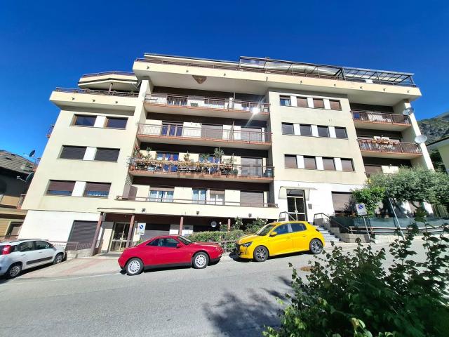 Appartamento in vendita di 120 m² in Via Conti di Challand, 3