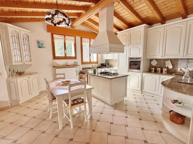 Appartamento in vendita di 120 m² in Via Cavadino