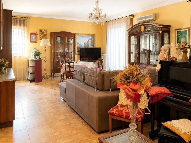 Appartamento in vendita di 120 m² in Via Cavour, 82