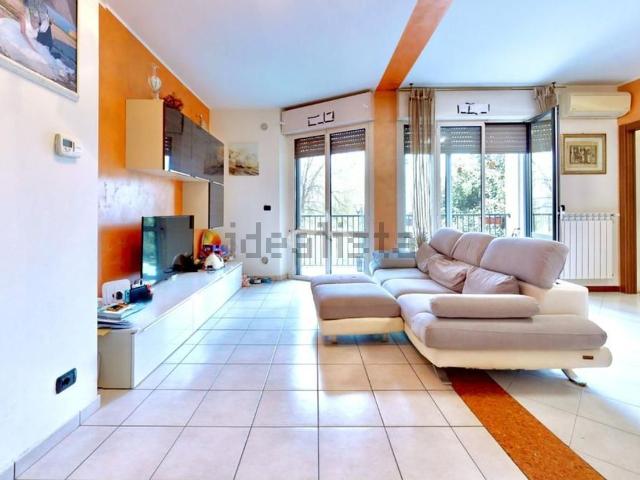 Appartamento in vendita di 120 m² in Via Caduti in Missione di Pace, 19