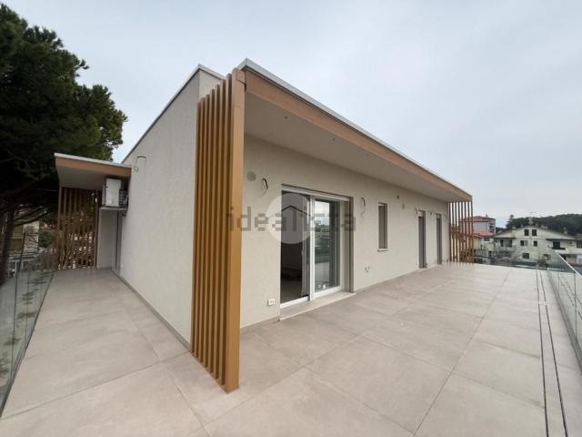 Appartamento in vendita di 120 m² in Via Caduti per la Libertà, 110