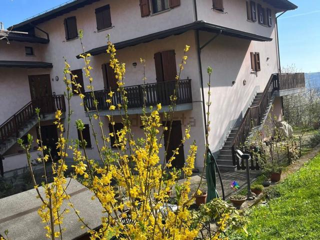 Appartamento in vendita di 120 m² in Via Canevare