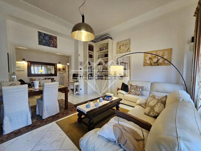 Appartamento in vendita di 120 m² in Via Carlo Alberto Sarteschi, 54033