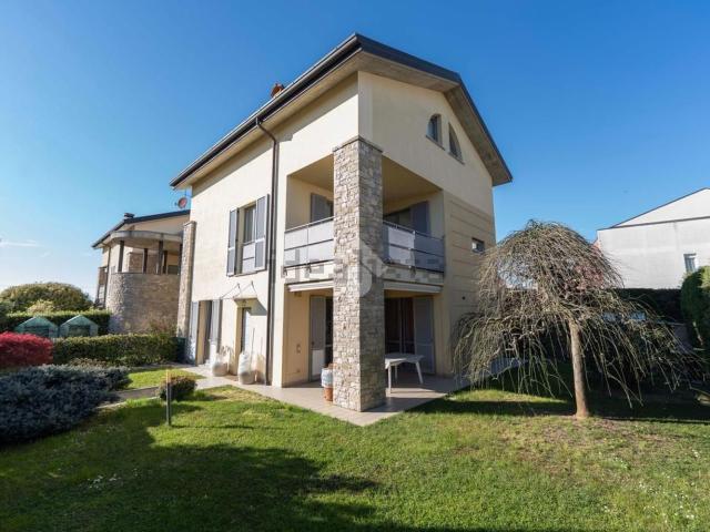 Appartamento in vendita di 120 m² in Via Carlo Pisacane, 9