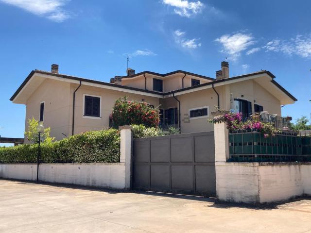 Appartamento in vendita di 120 m² in Via Casilina Sud, 58