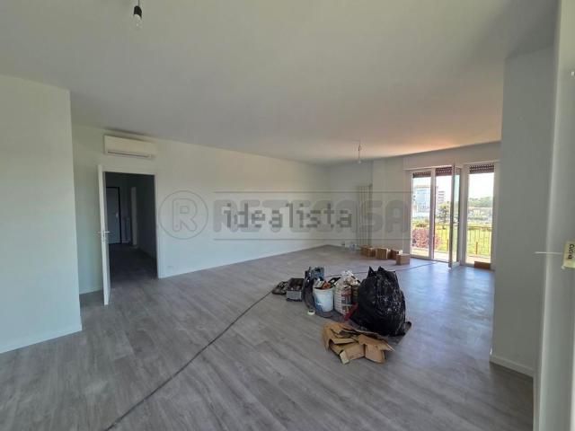 Appartamento in vendita di 120 m² in Via Celeri, 43