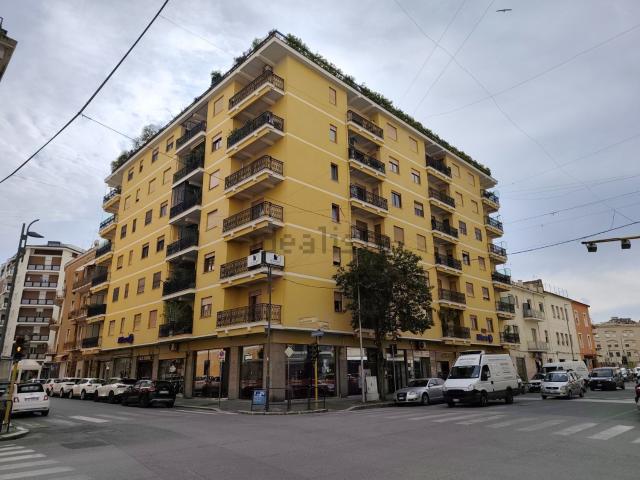 Appartamento in vendita di 120 m² in Via Cesare Battisti, 5