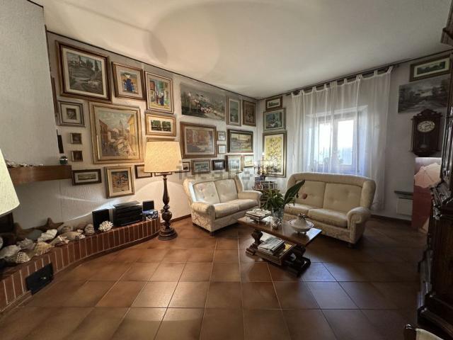 Appartamento in vendita di 120 m² in Via Cesare Battisti