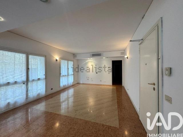 Appartamento in vendita di 120 m² in Via Circonvallazione