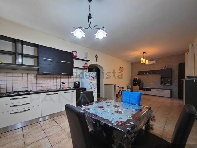 Appartamento in vendita di 120 m² in Via Cisternense, 20