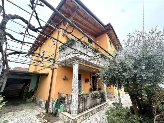 Appartamento in vendita di 120 m² in Via A. Canossi