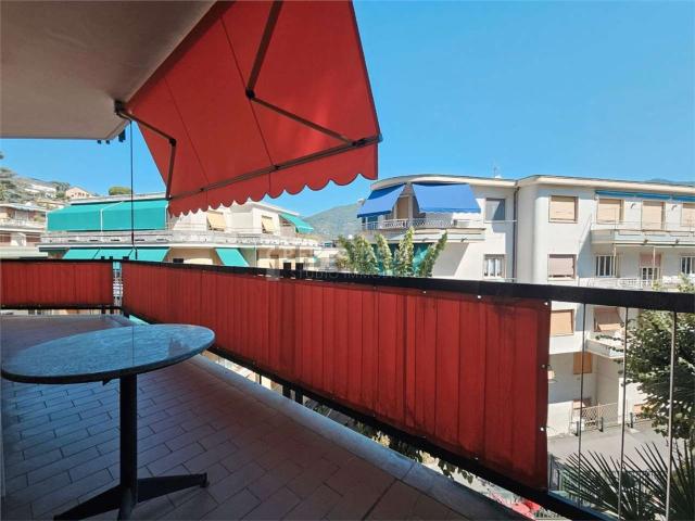 Appartamento in vendita di 120 m² in Via Amerigo Vespucci, 42