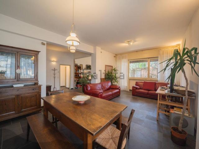 Appartamento in vendita di 120 m² in Via Ammiraglio Burzagli