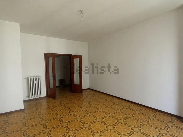 Appartamento in vendita di 120 m² in Via Accademia Labronica