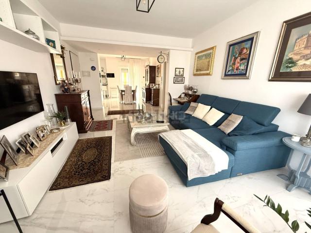 Appartamento in vendita di 120 m² in Via Achille Adorno, 5