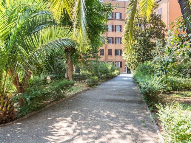 Appartamento in vendita di 120 m² in Via Adelaide Bono Cairoli, 5