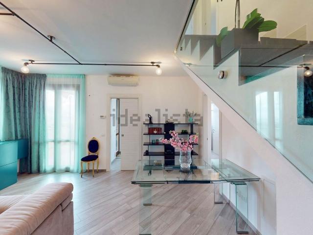 Appartamento in vendita di 120 m² in Via Adolfo Cicogna, 1