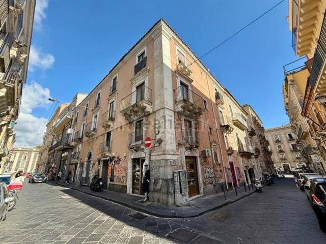 Appartamento in vendita di 120 m² in Via Alessandro Manzoni