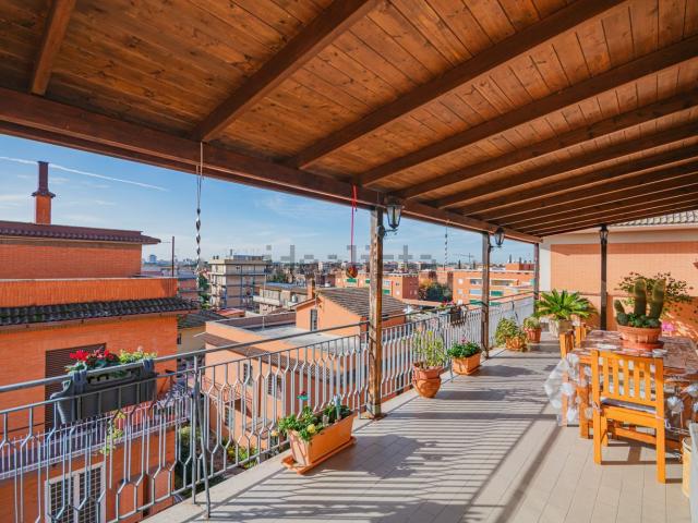 Appartamento in vendita di 120 m² in Via Arturo Onofri