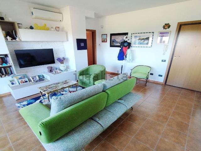 Appartamento in vendita di 120 m² in Via Arona