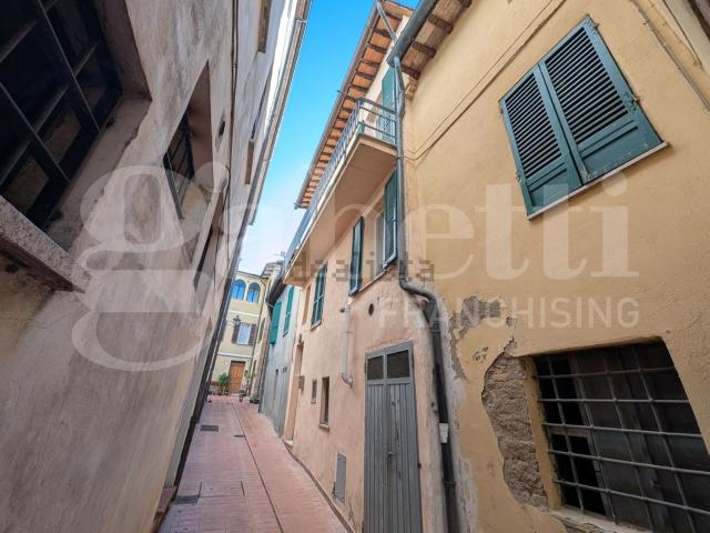 Appartamento in vendita di 120 m² in Via Assisi, 6