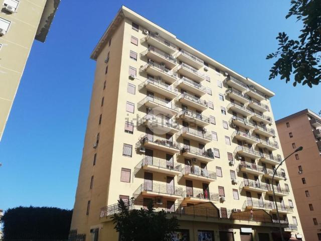 Appartamento in vendita di 120 m² in Via Azolino Hazon, 17