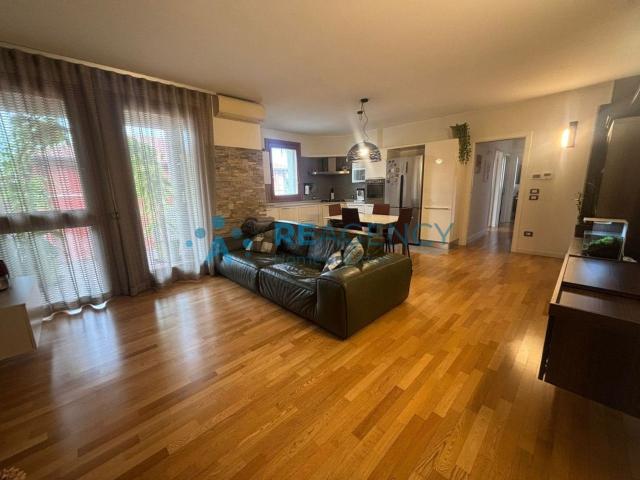 Appartamento in vendita di 120 m² in Via Bologna, 33