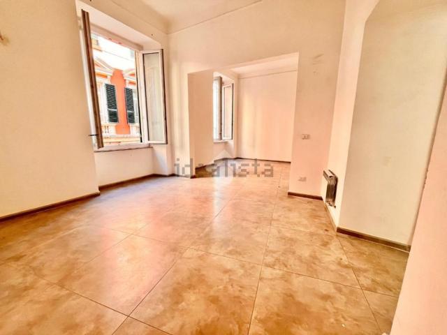 Appartamento in vendita di 120 m² in Via Baldassarre Biassa, 73