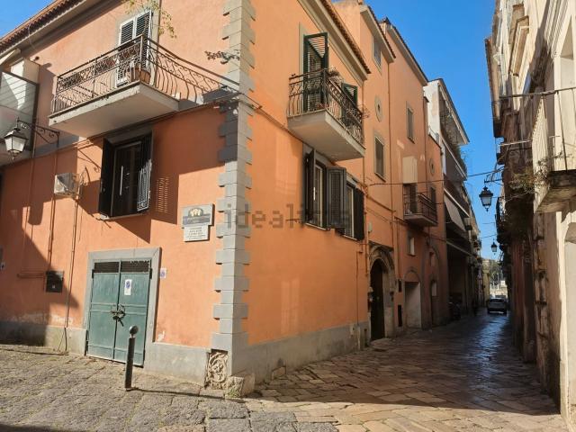 Appartamento in vendita di 120 m² in Via Bartolomeo de Capua, 10
