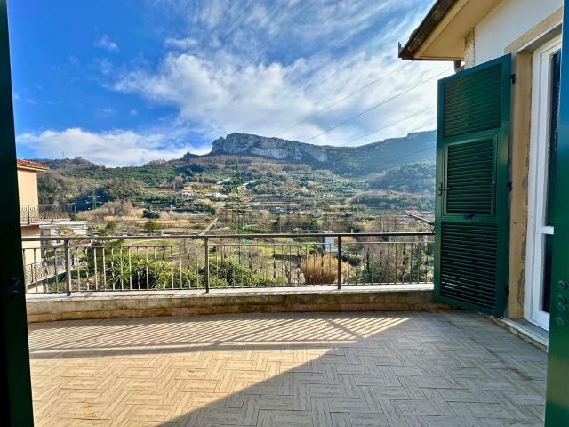 Appartamento in vendita di 120 m² in Via Benne, 41