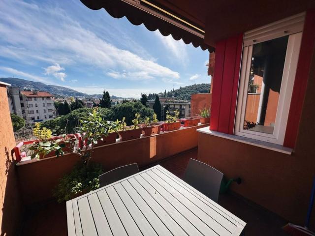 Appartamento in vendita di 120 m² in Via Gozzano