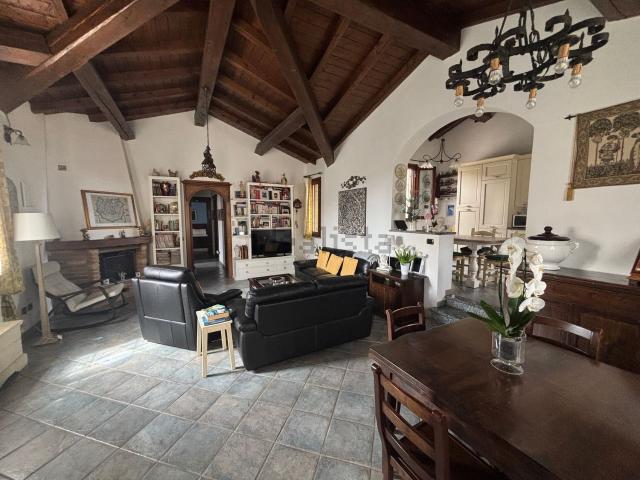 Appartamento in vendita di 120 m² in Via Gattinara, 3