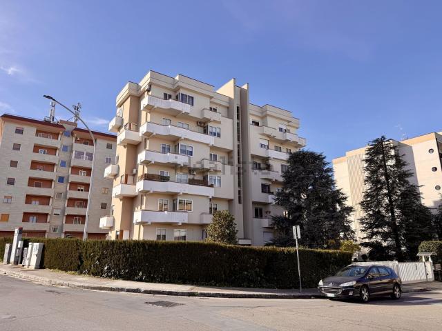 Appartamento in vendita di 120 m² in Via Gesualdo da Venosa, 1