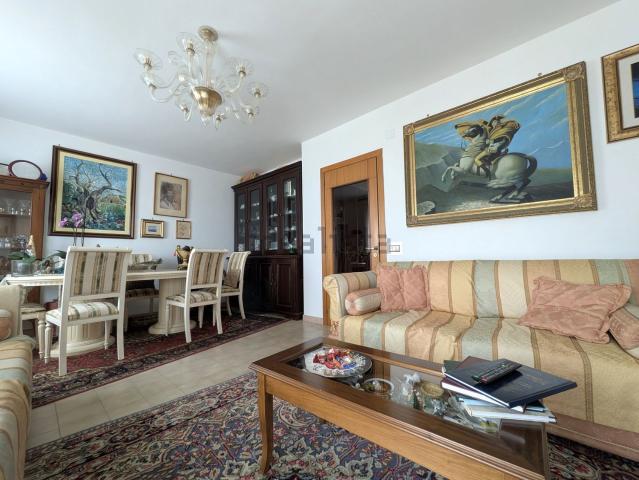 Appartamento in vendita di 120 m² in Via Giuseppe de Roma, 4