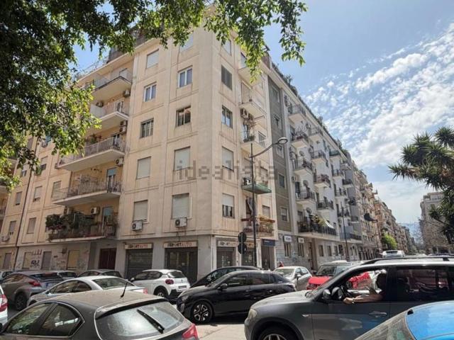 Appartamento in vendita di 120 m² in Via Giuseppe Insalaco, 56