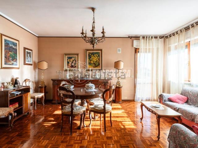 Appartamento in vendita di 120 m² in Via Giuseppe Ungaretti