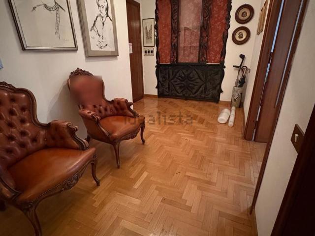 Appartamento in vendita di 120 m² in Via Giuseppe Zamboni