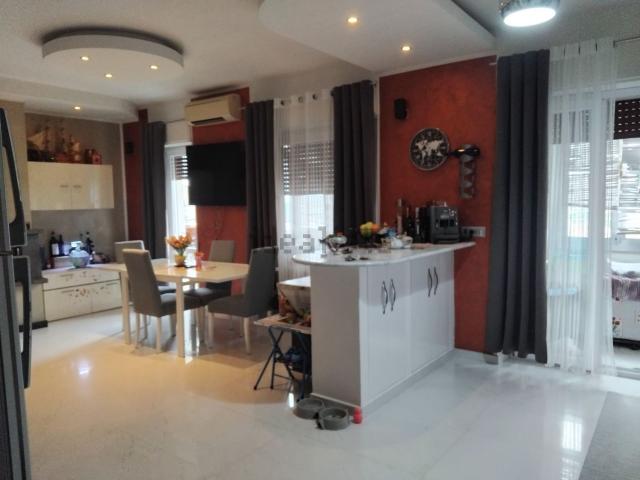 Appartamento in vendita di 120 m² in Via Domenico Cimarosa