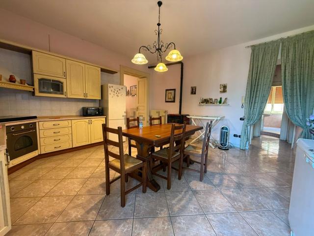Appartamento in vendita di 120 m² in Via Domenico Cirillo, 28