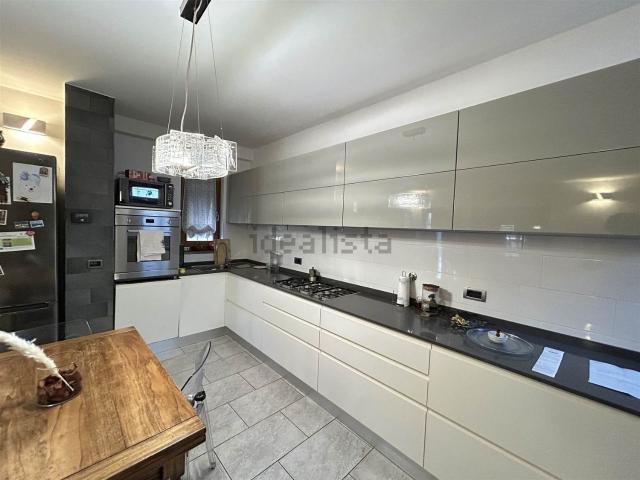 Appartamento in vendita di 120 m² in Via Domenico Michelacci, 165