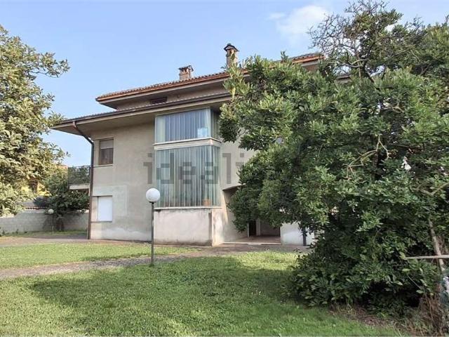 Appartamento in vendita di 120 m² in Via Don Andrea Lunati