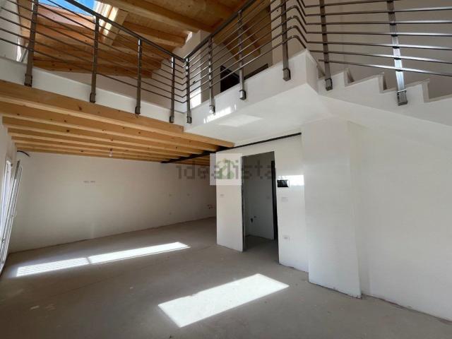 Appartamento in vendita di 120 m² in Via Don Francesco Faccin, 35